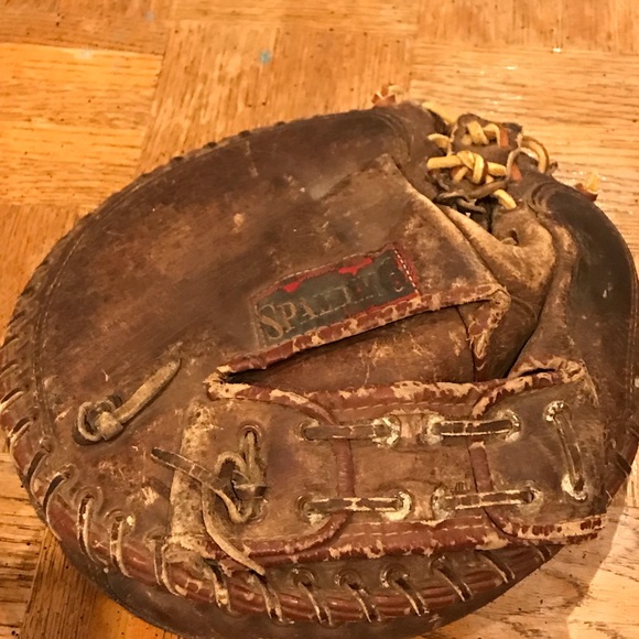 Spalding Yogi Berra Catchers Mitt - Picture 1 of 5